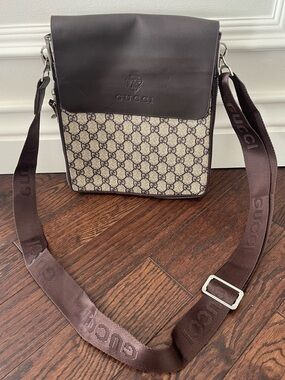 Gucci Brown & Beige GG Canvas Messenger Bag with Logo Strap